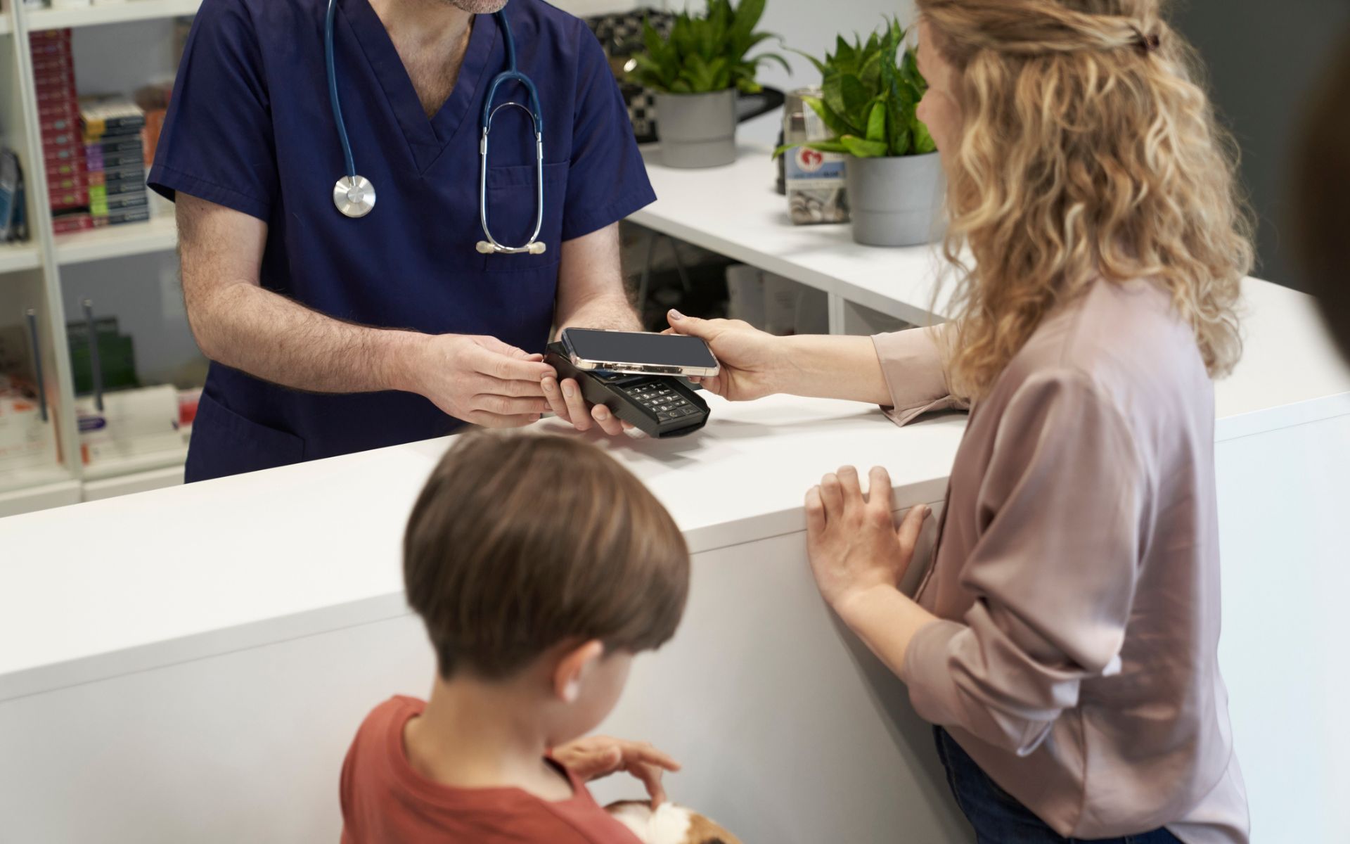 Woman pays veterinary costs after her dog was seen.